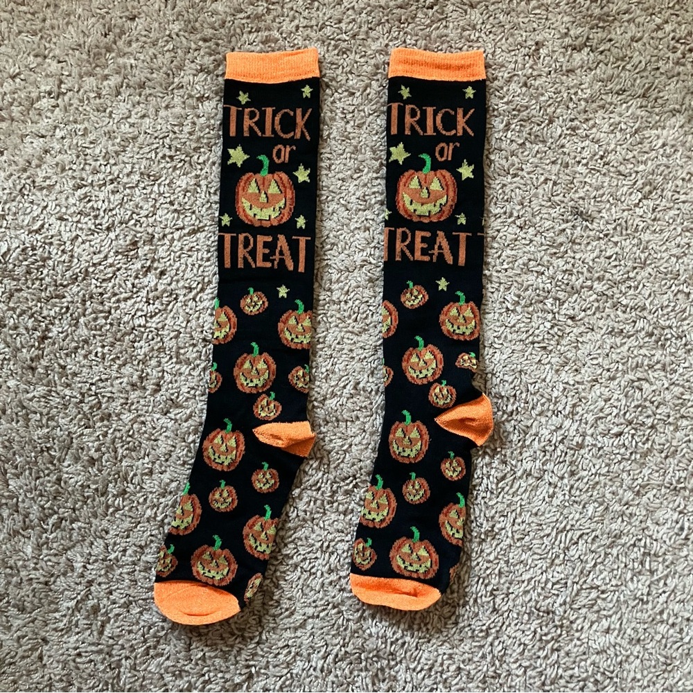 NEW TRICK OR TREAT HALLOWEEN JACK O LANTERN SOCKS